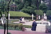 QUEEN&apos;S GARDEN