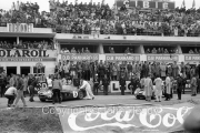 #5 Aston Martin DBR1/300 (Jim Clark and Ron Flockhart) and #9 Maserati Tipo 63 (Ludovico Scarfiotti and Nino Vaccarella)
