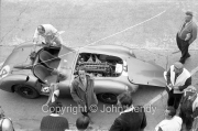 Aston Martin pit stop #4, still problems Aston Martin DBR1/300 (Roy Salvadori and Tony Maggs)