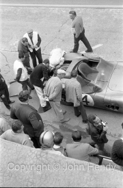 Aston Martin pit stop, big leak under the rear, #4 Aston Martin DBR1/300 (Roy Salvadori and Tony Maggs)
