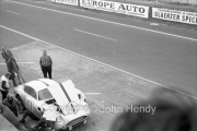 Aston Martin pit stop #1 Aston Martin DB4 GT Zagato (Jean Kerguen and Jacques Dewes)