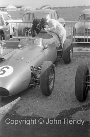 Formula 1 - #6 Aston Martin DBR4/250 (Roy Salvadori) - Miss Harris fixing numbers