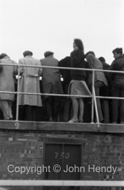Spectators above the pits