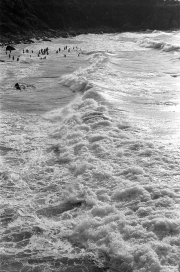 Waves breaking in the bay