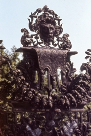 Gate