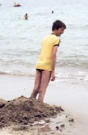 Simon leaning