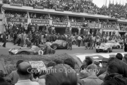 Ferraris moving up before the start - #9 Ferrari 250 TR59/60 - Wolfgang von Trips and Phil Hill, #10 Ferrari 250 TR/60 - Willy Mairesse and Richie Ginther, #12 Ferrari 250 TRI/60 - Ludovico Scarfiotti and Pedro Rodriguez
