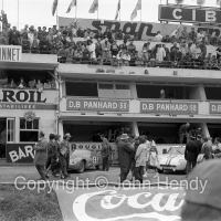 General view of the pits before the race, in front of the Panhard pits