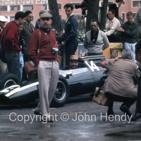 Formula 1 - #14 Cooper-Climax T60 (Bruce McLaren) in the pits