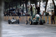 Formula 1 - #4 Porsche 804  (Dan Gurney) and #20 Lotus-Climax 24 (Trevor Taylor), damaged at the start