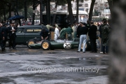 Formula 1 - #20 Lotus-Climax 24 (Trevor Taylor) in the pits