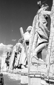 Figures on The Portal, St Peter's