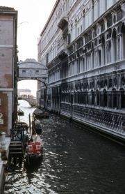 Bridge of Sighs and Doge&apos;s Palace, from the other side