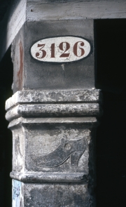 Carving of shoe on a pillar, Salizzada S.Samuele