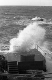 Breaking wave
